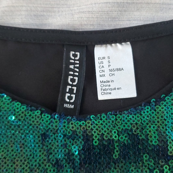 Teal Sequence Crop Top - Picture 2 of 4